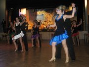 Na každý správný ples patří předtančení - to abychom si uvědomili v porovnání s profesionály jak jsou naše taneční výkony slabé.